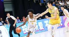 爱游戏tv-黄龙体育场打响激烈较量，球迷热血沸腾的简单介绍