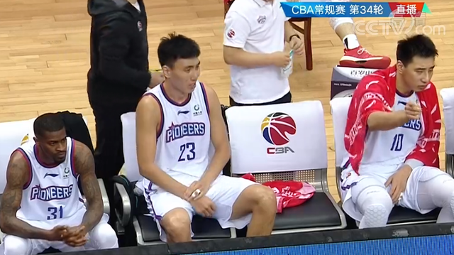 外线得分手展现潜力,引领球队取胜 外线得分手展现潜力,引领球队取胜