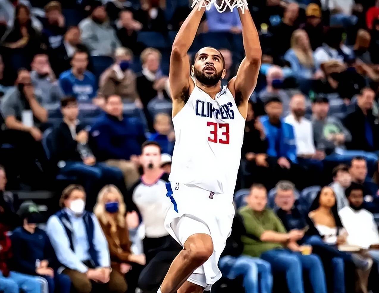 快船大胜公牛继续保持领先 快船大胜公牛继续保持领先