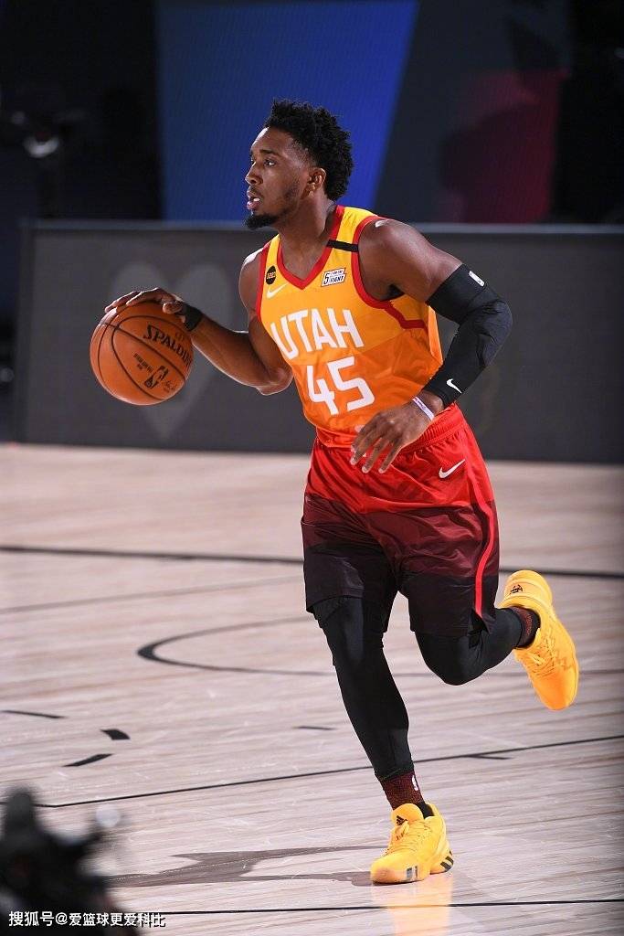 关于爵士险胜掘金，乔治·希尔送出助攻的信息