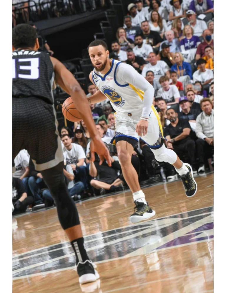 勇士大胜国王，库里狂轰40分的简单介绍