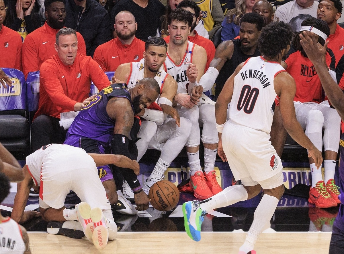 开拓者逆袭雄鹿,主场获胜 开拓者逆袭雄鹿,主场获胜