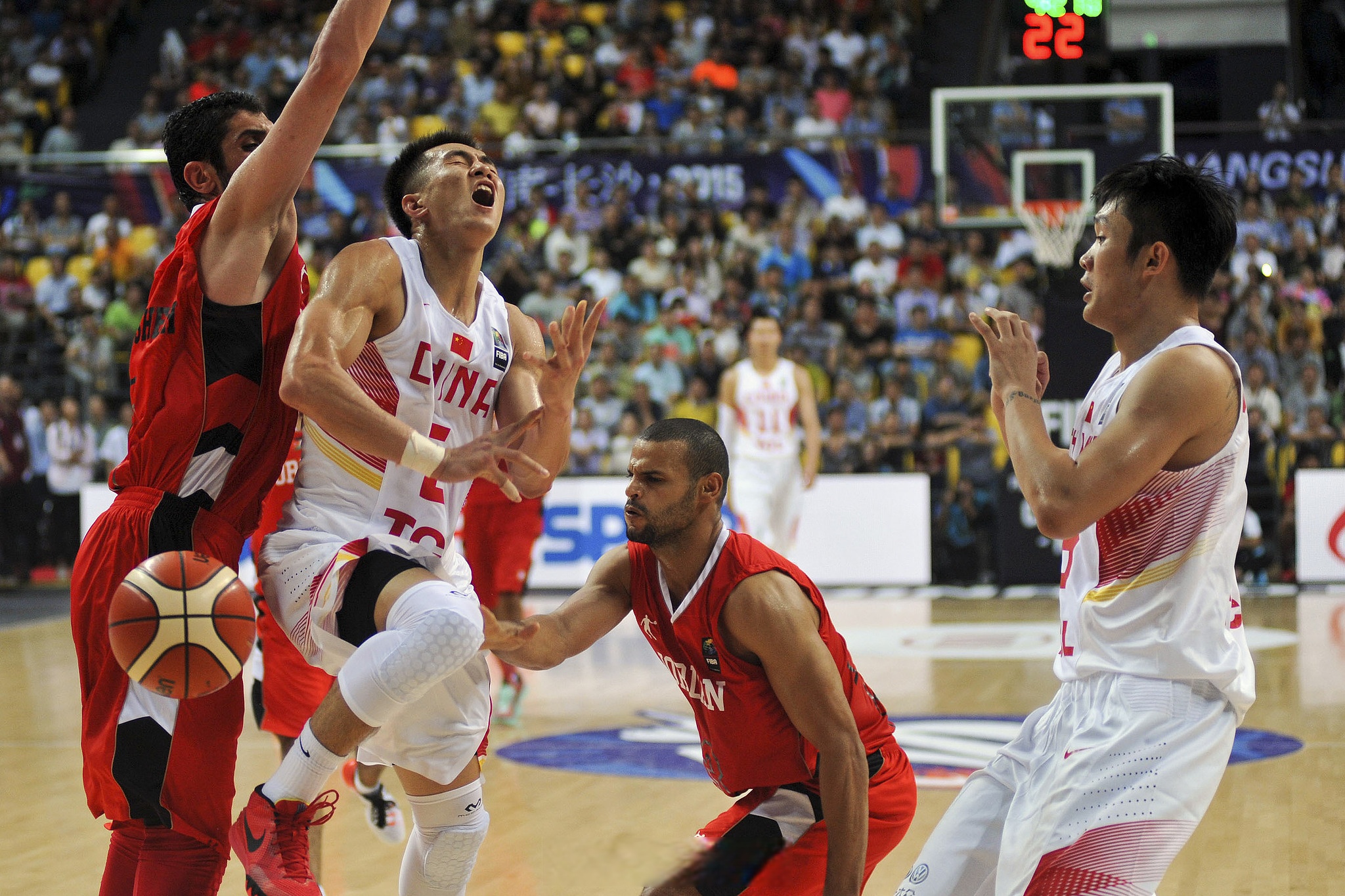 江苏队碾压鹈鹕，郭艾伦扛起全队