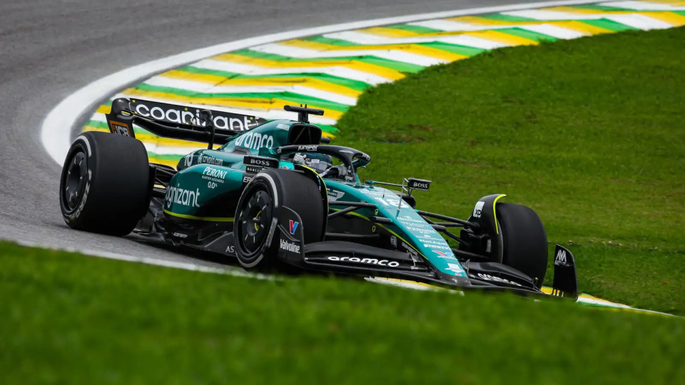 索伯车队完胜梅赛德斯,塞恩斯状态火热 索伯车队完胜梅赛德斯,塞恩斯状态火热