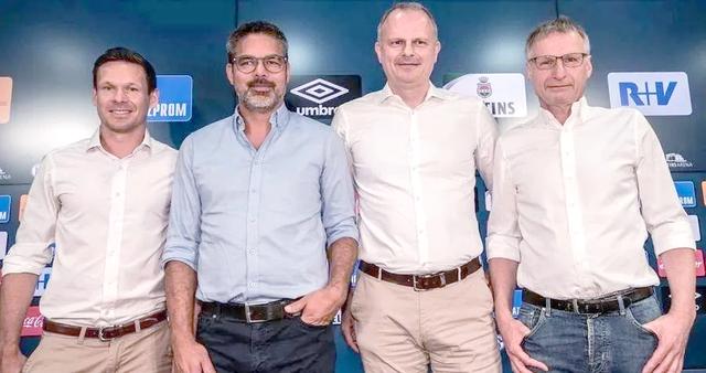 沙尔克04球员经过艰苦训练，备战接下来比赛