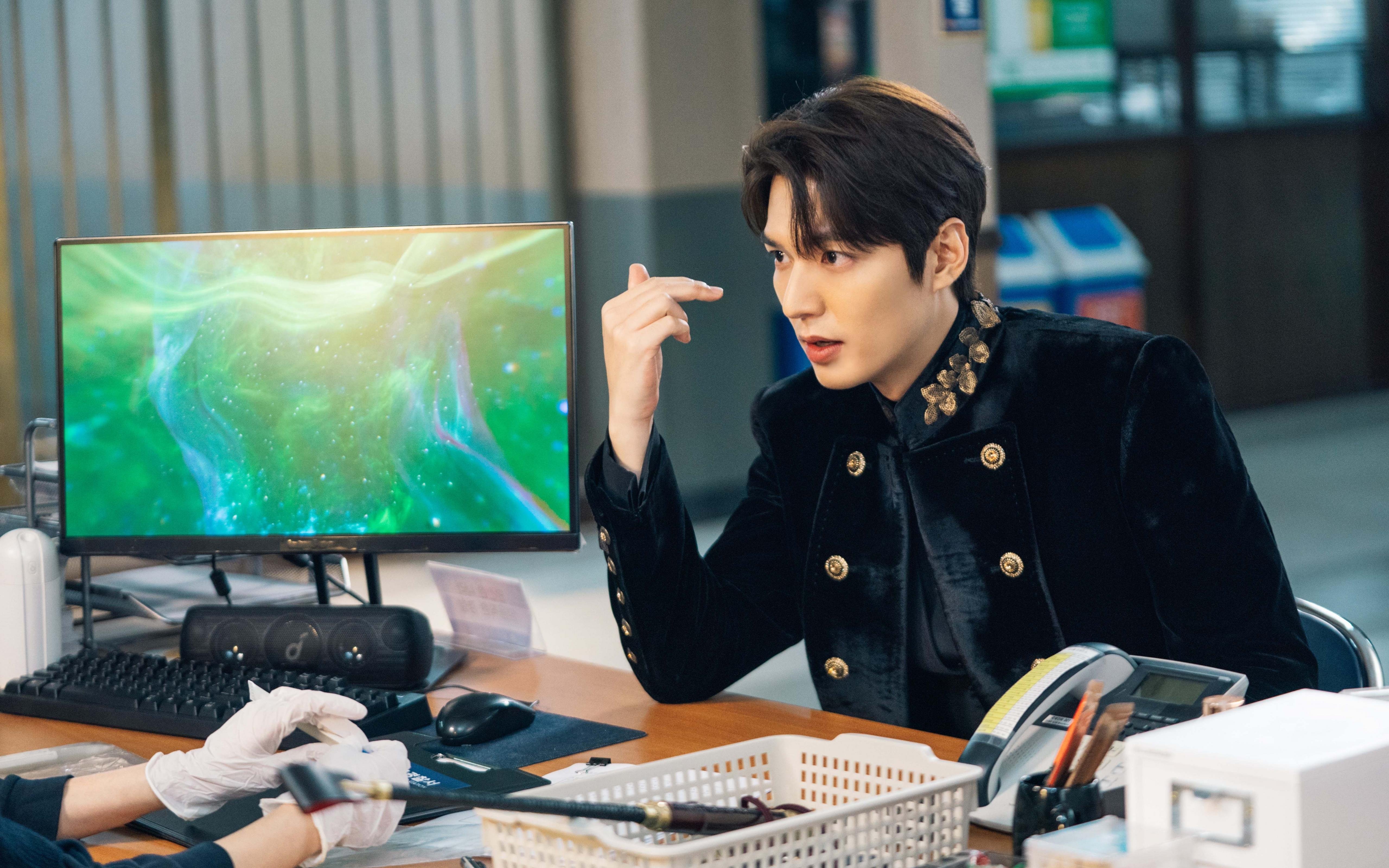 沉默的德意志引擎与风中的墨西哥绝唱，足球世界的不确定颂歌