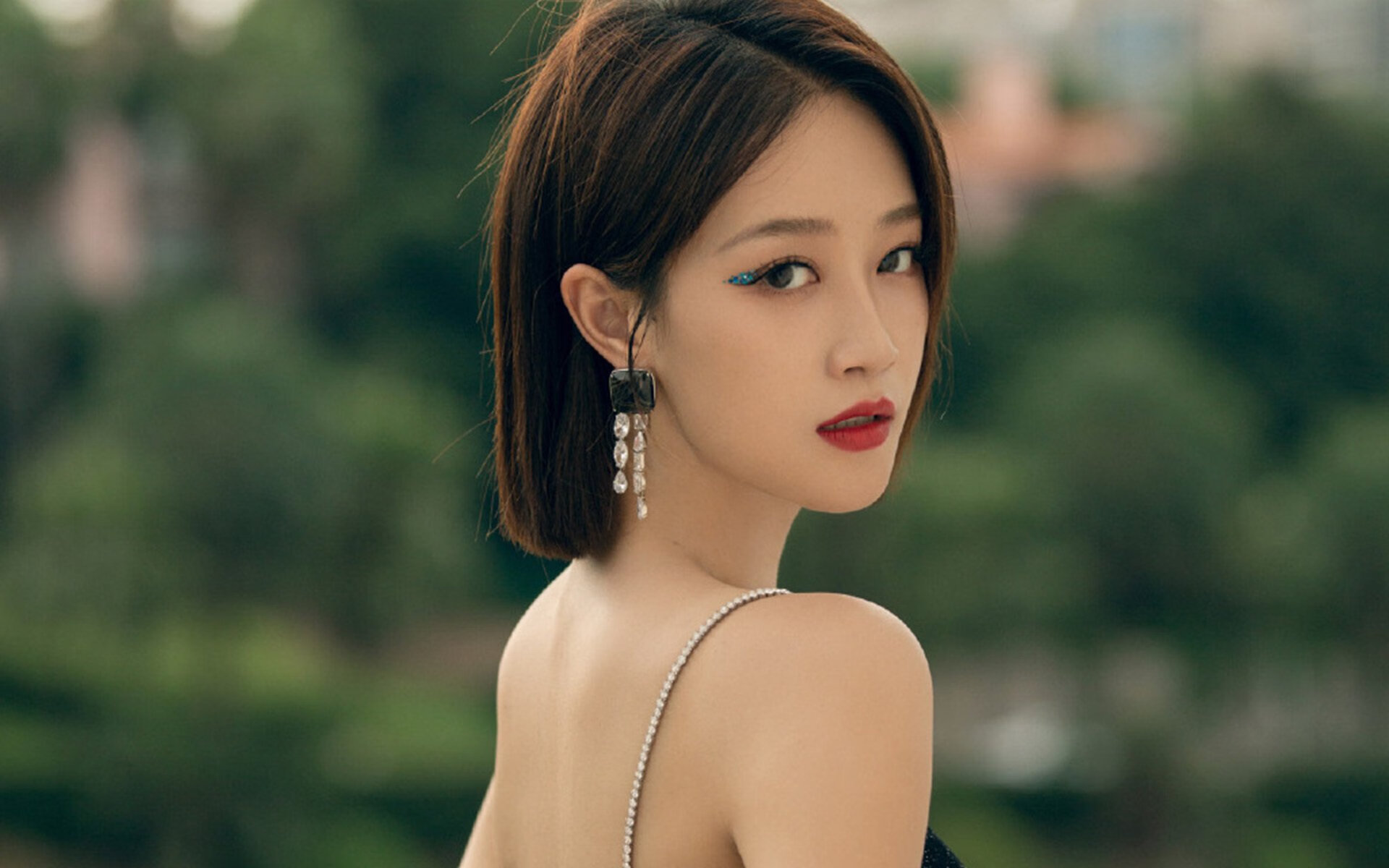 突尼斯巅峰对决胜出多特蒙德,苏亚雷斯成为关键先生