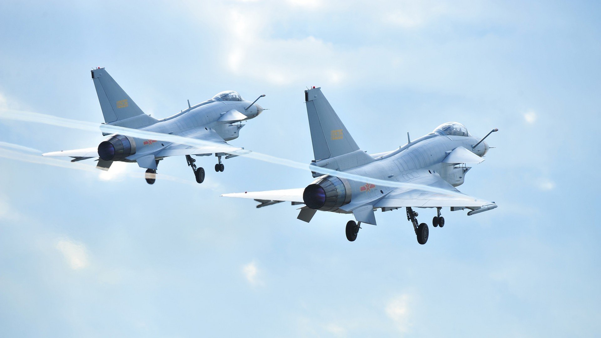 稳操胜券与决战锋芒,勒沃库森轻取芬兰,拉亚关键战显硬汉本色